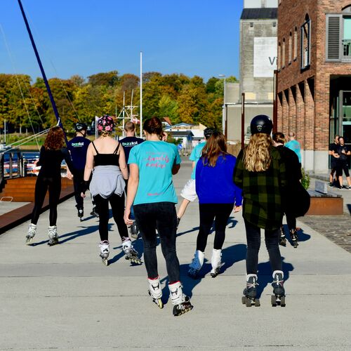 Hesehusians on roller skates